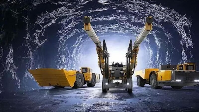 Comparing Surface Mining and Underground Mining Techniques