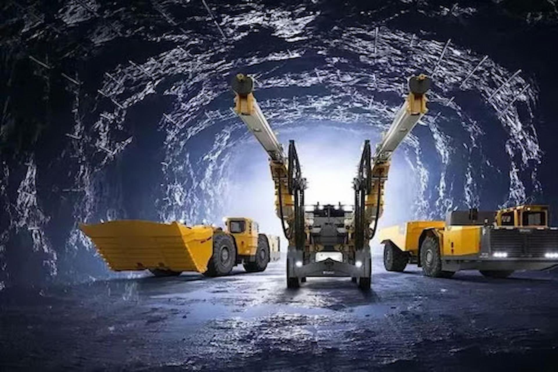 Comparing Surface Mining and Underground Mining Techniques